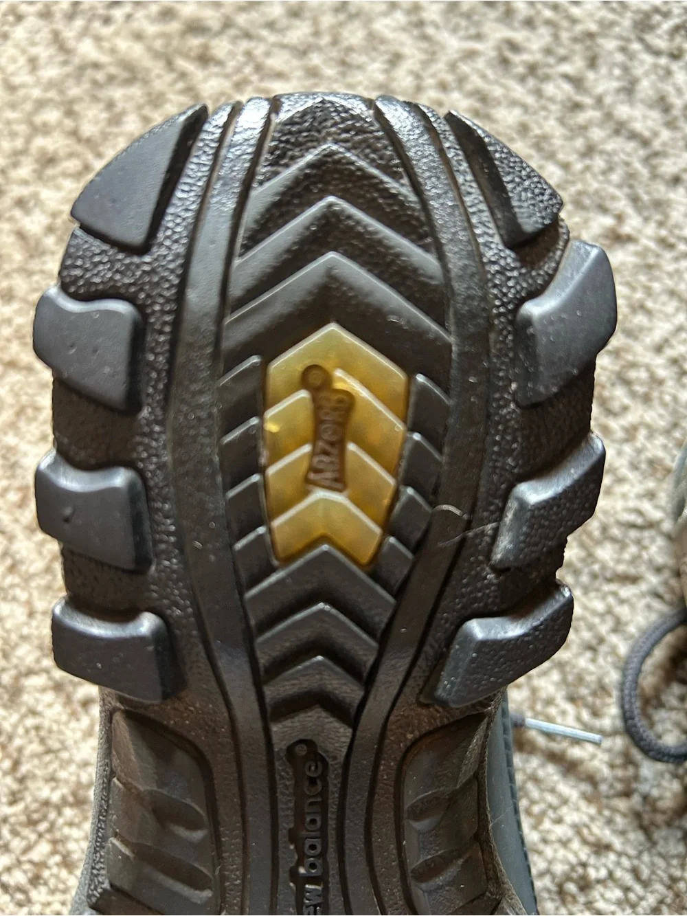 Women's Waterproof Leather New Balance 975 size 6 D